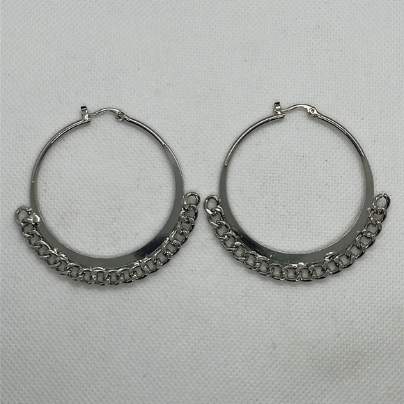 Silver Tone Hoop Earrings with Cuban Chain Lever Back - Picture 3 of 4